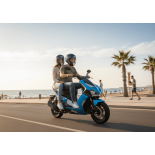 scooter électrique Lycke Shark 50cc bleu lifestyle